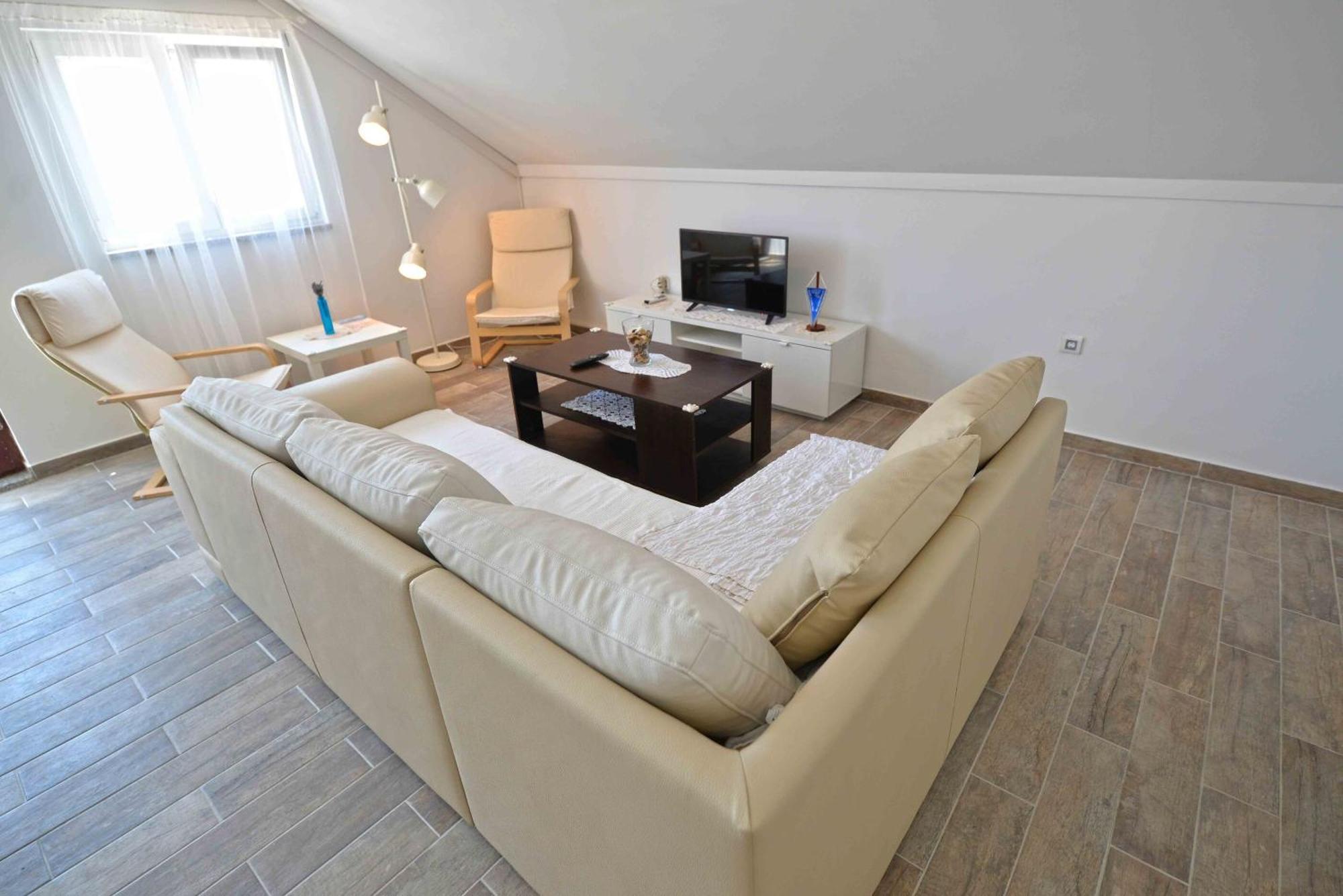 Apartments Mili - Near The Sea And The Centar Of Place Betina  Esterno foto