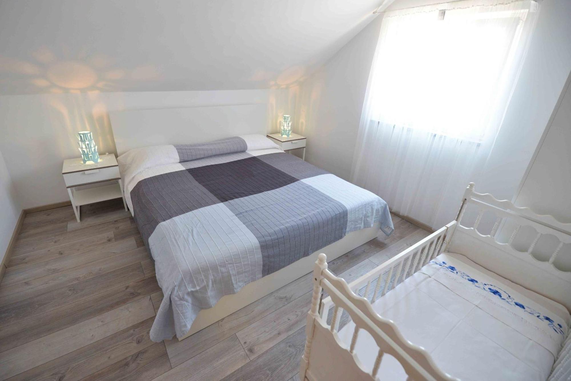 Apartments Mili - Near The Sea And The Centar Of Place Betina  Esterno foto