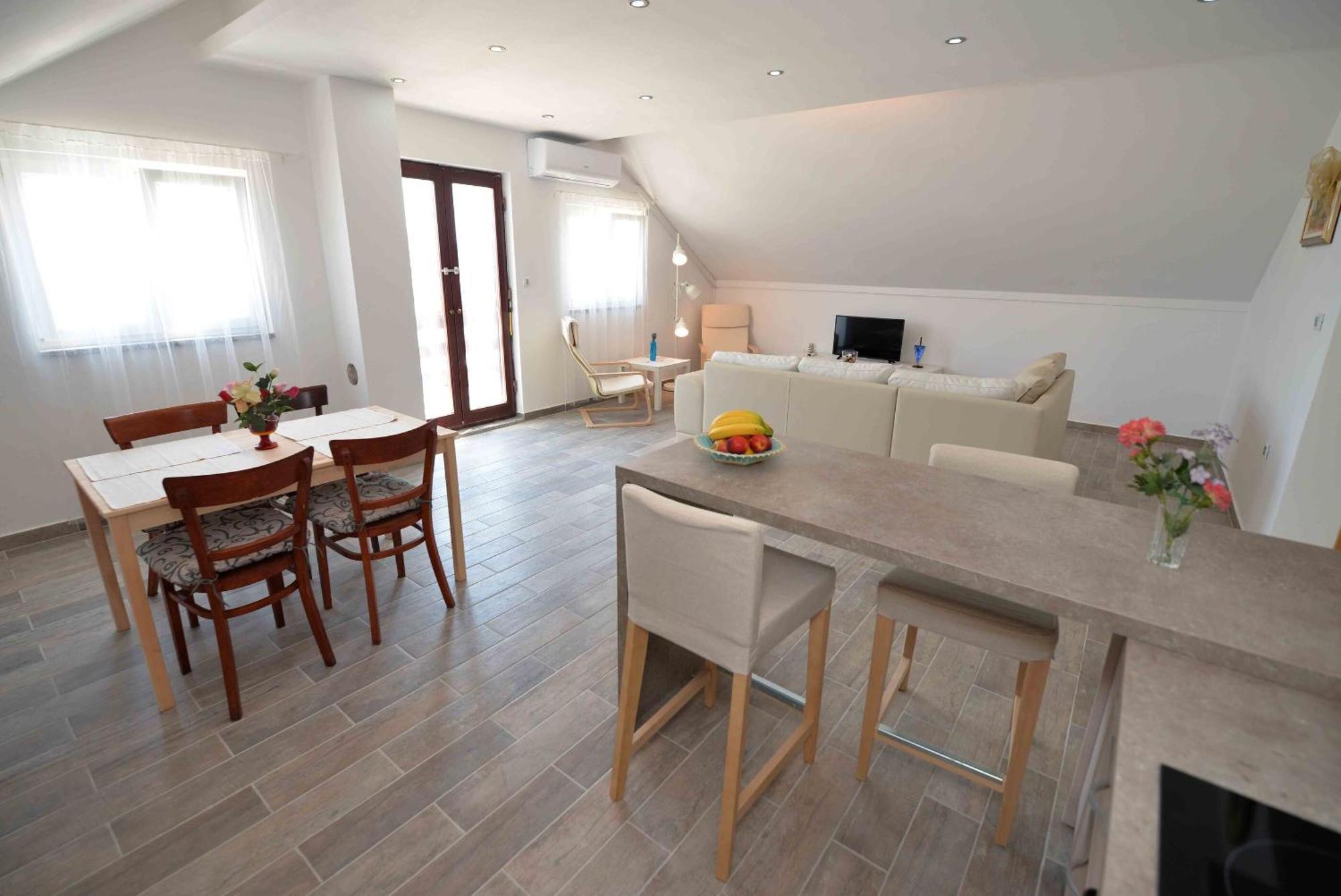 Apartments Mili - Near The Sea And The Centar Of Place Betina  Esterno foto