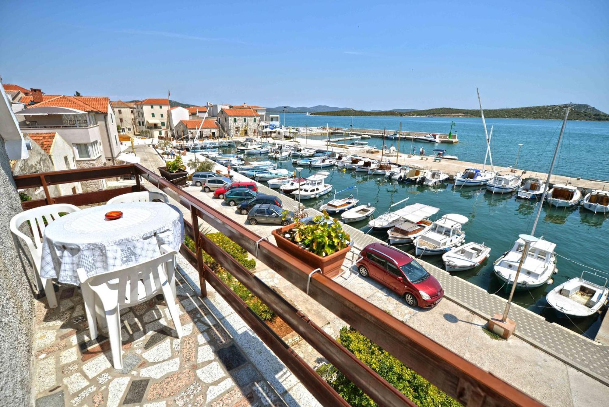 Apartments Mili - Near The Sea And The Centar Of Place Betina  Esterno foto