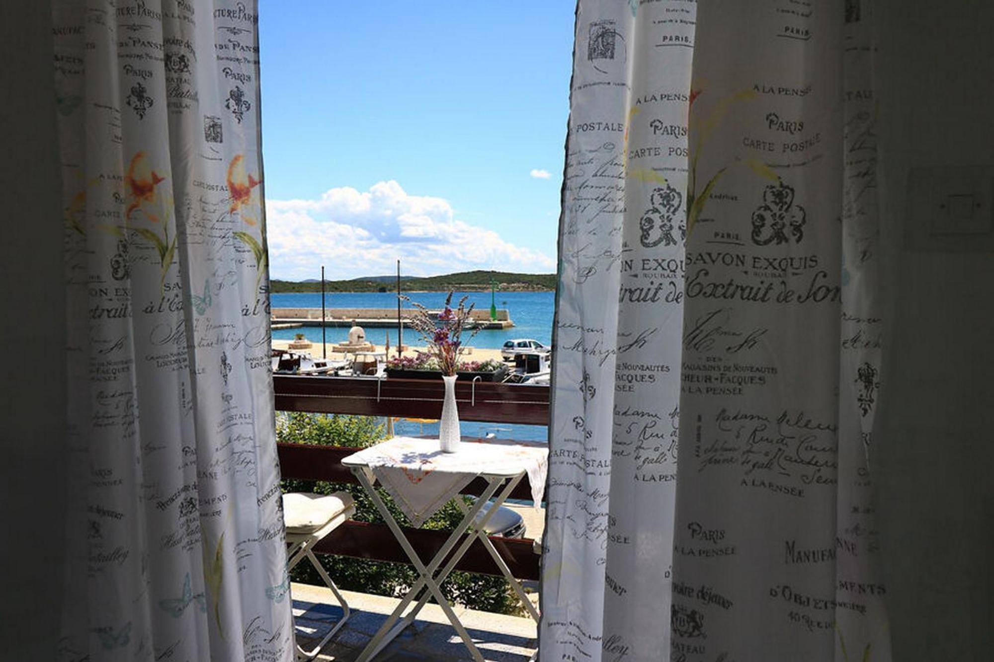 Apartments Mili - Near The Sea And The Centar Of Place Betina  Esterno foto